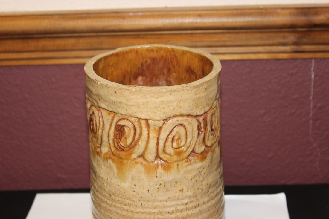 A Clay Cylinder Vase - 2