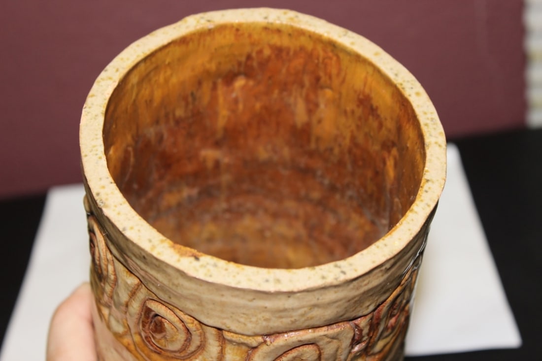 A Clay Cylinder Vase - 3
