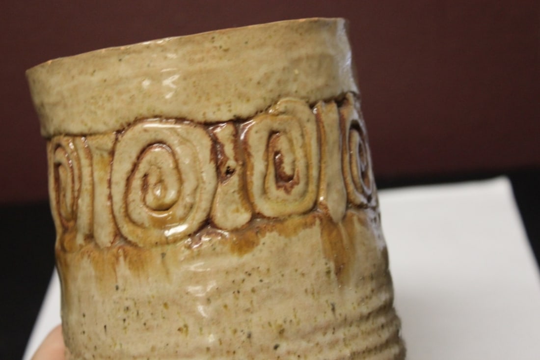 A Clay Cylinder Vase - 4