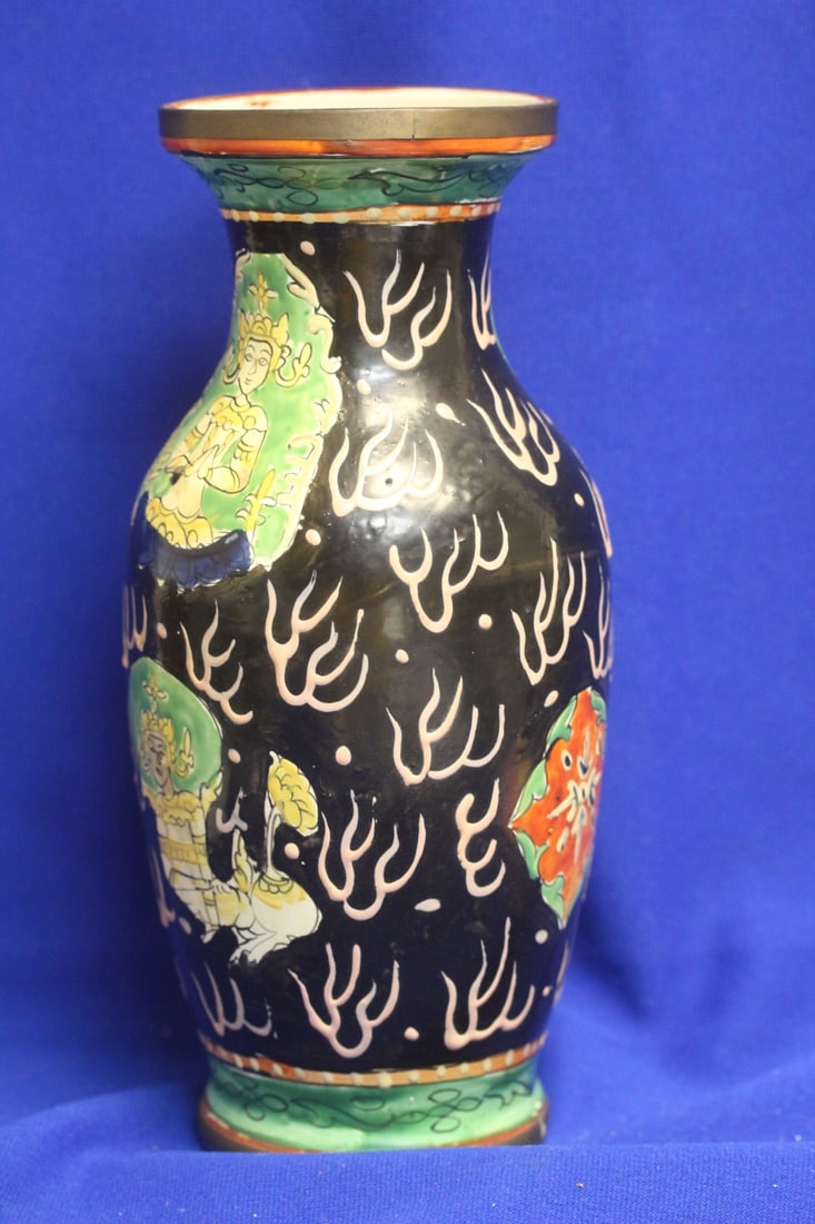 An Antique/Vintage Famille Noire Vase - 4