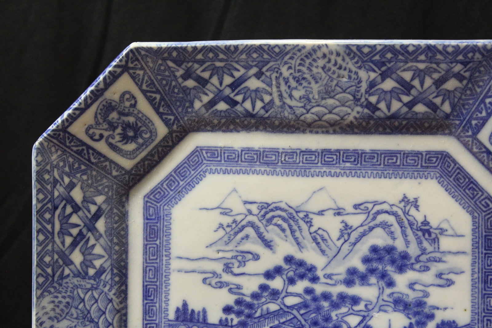 An Antique Japanese Imari Square Plate - 2