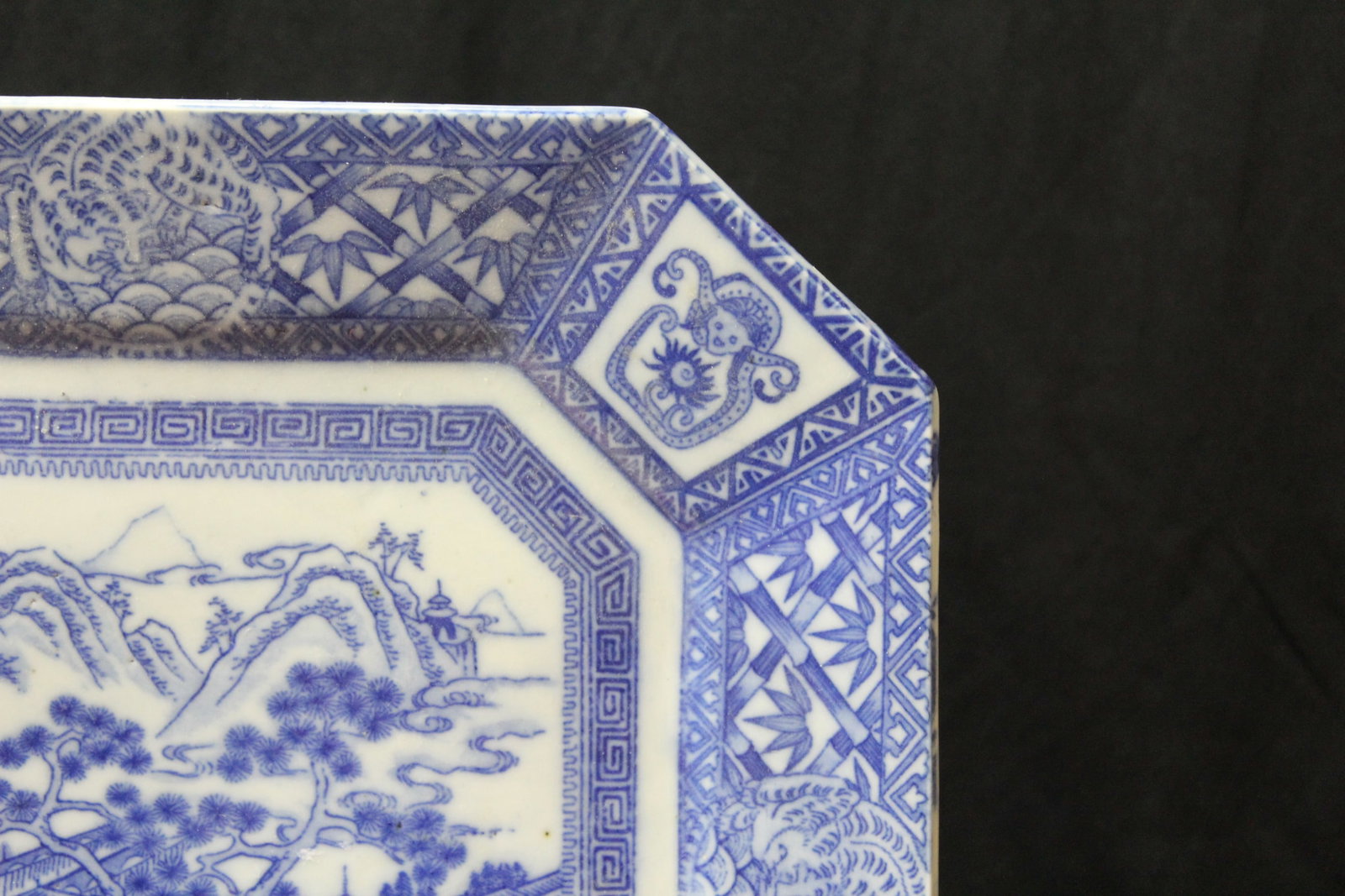 An Antique Japanese Imari Square Plate - 3