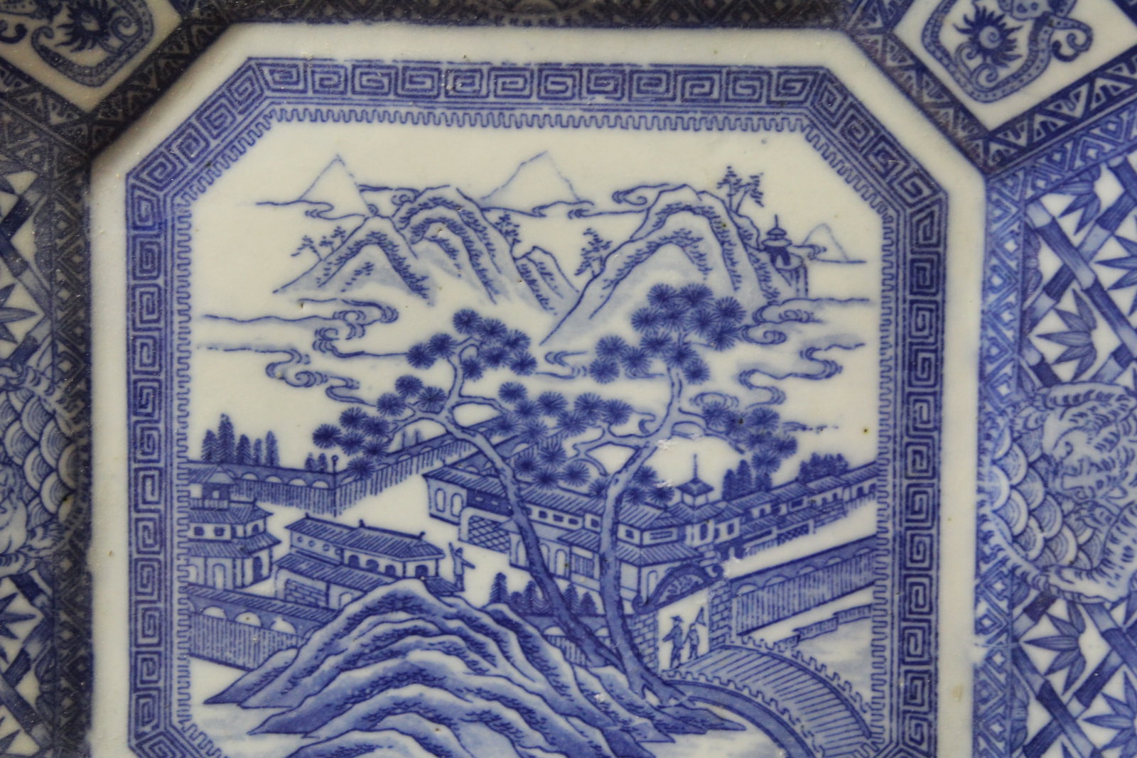 An Antique Japanese Imari Square Plate - 4