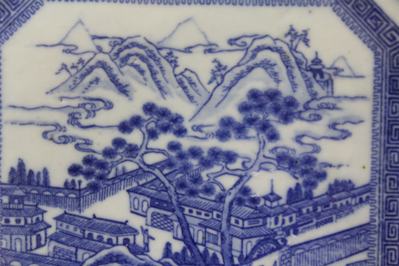 An Antique Japanese Imari Square Plate - 7