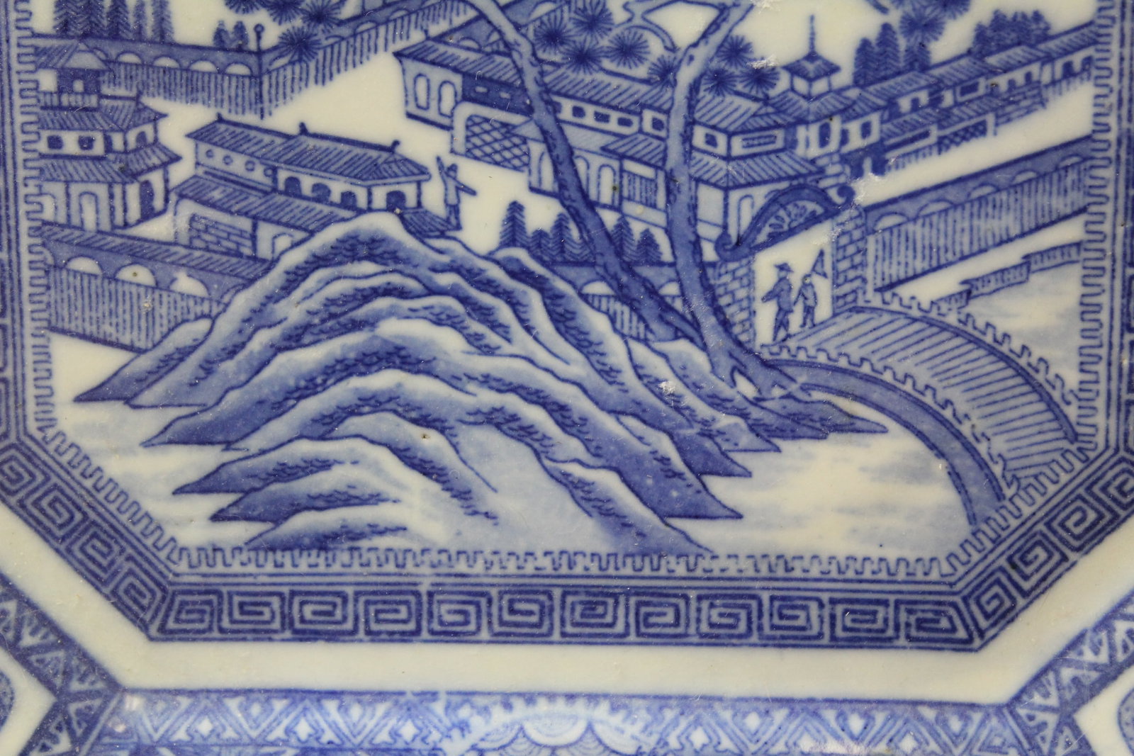 An Antique Japanese Imari Square Plate - 8