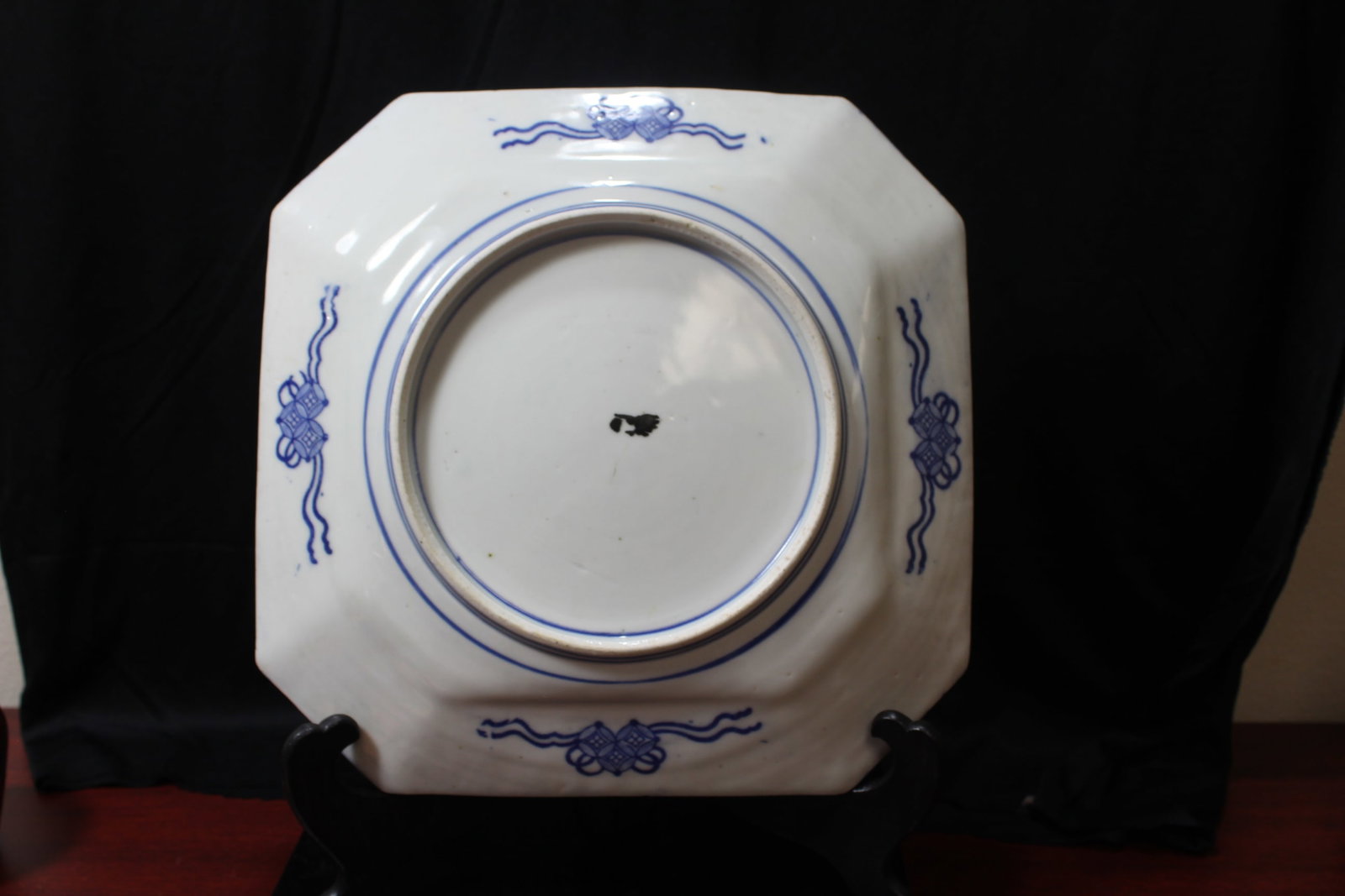An Antique Japanese Imari Square Plate - 9