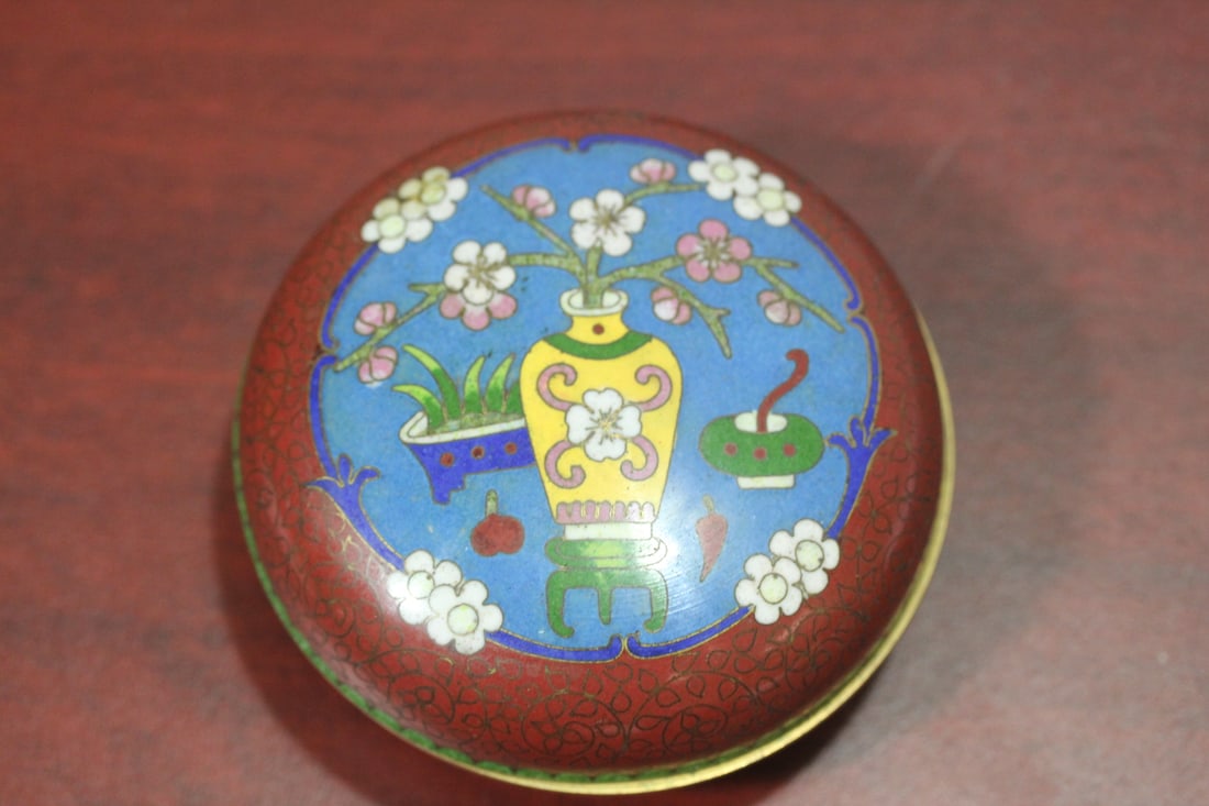 A Chinese Cloisonne Round Box - 2