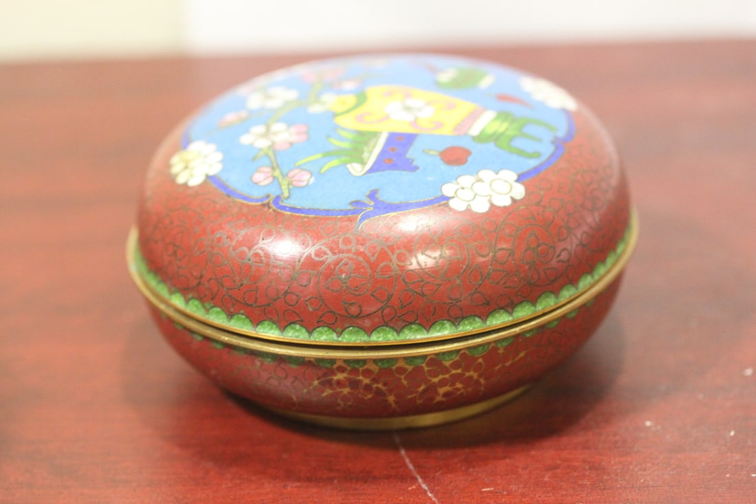 A Chinese Cloisonne Round Box - 5