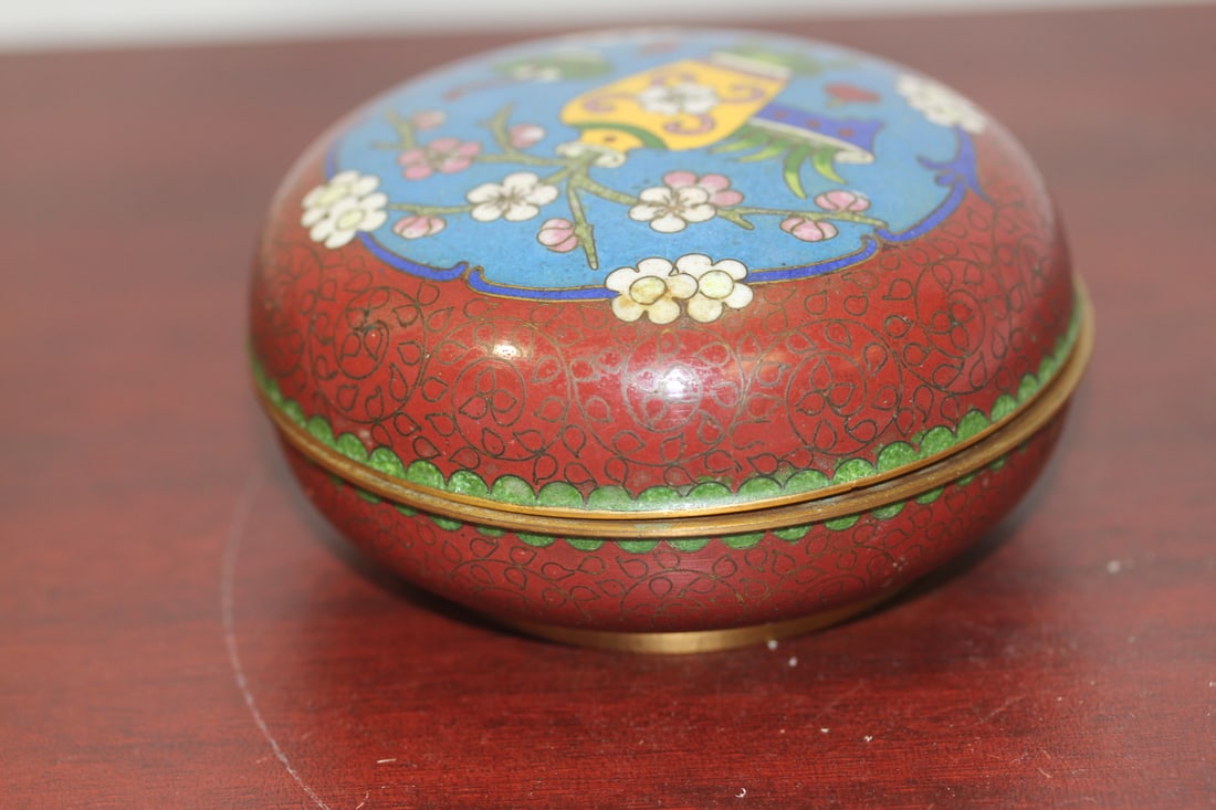 A Chinese Cloisonne Round Box - 6
