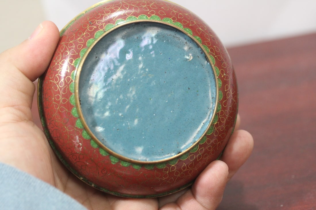 A Chinese Cloisonne Round Box - 8