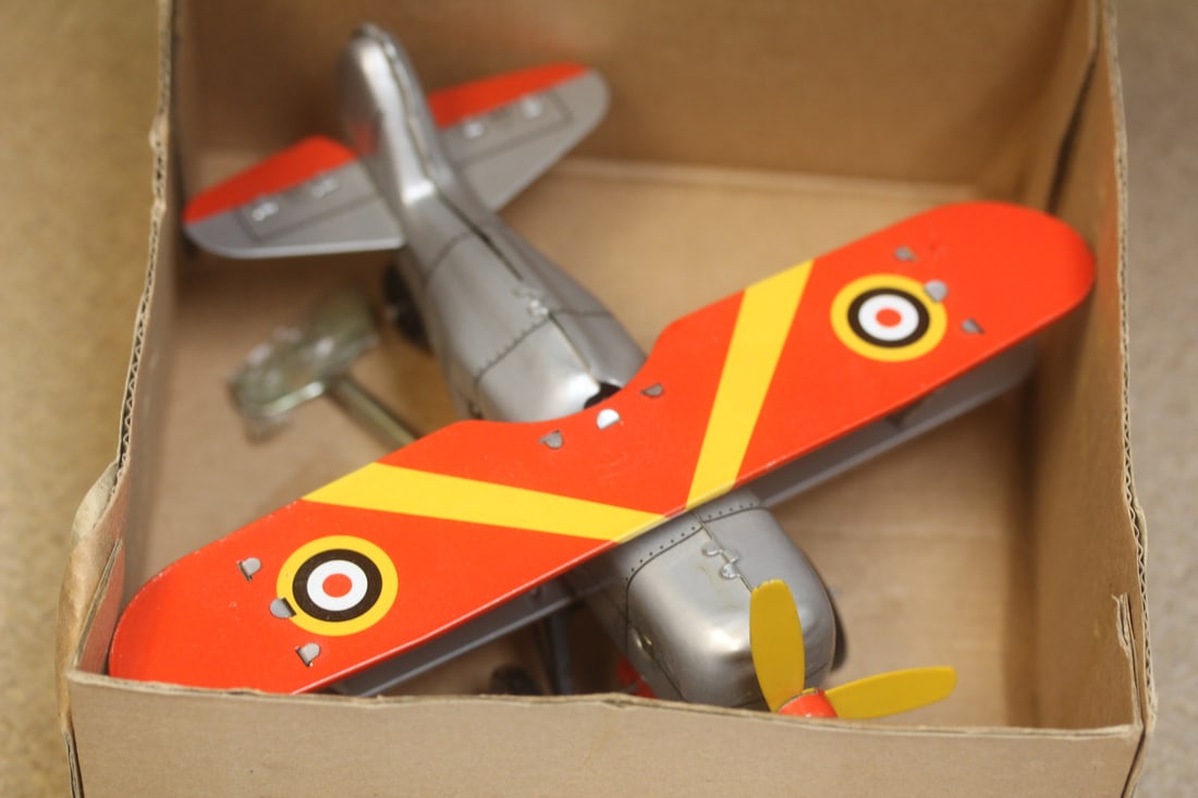Fantastic & Company Biplane Fighter - 2