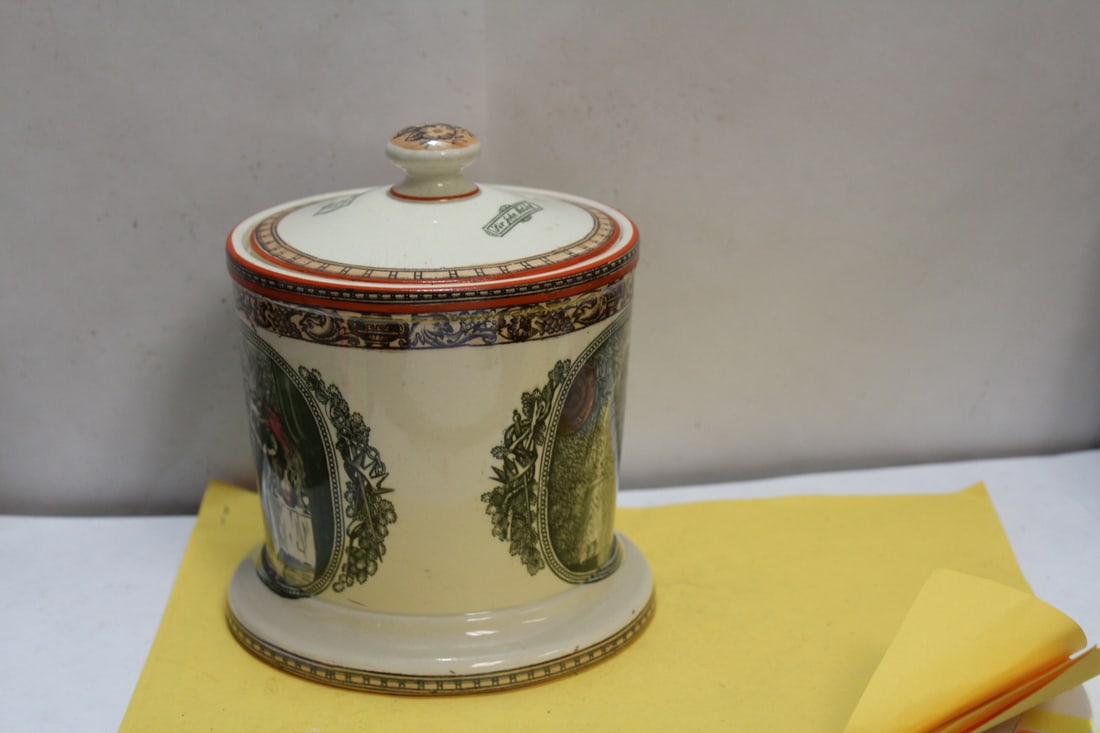 An Antique Ceramic Humidor - 6