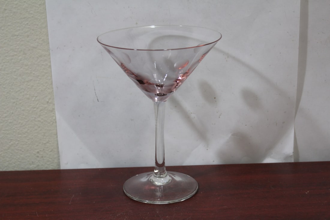 A Well Made Pink Champagne Goblet - 3