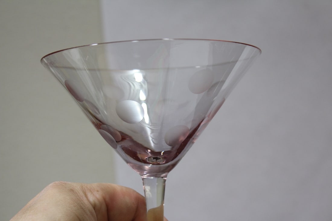 A Well Made Pink Champagne Goblet - 4