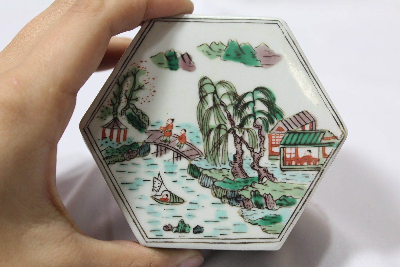 A Vintage Chinese Hexagon Porcelain Box - 2