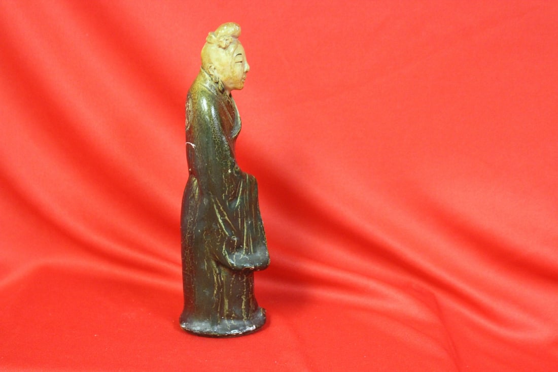 An Old Ceramic Chinese Figurine - 2