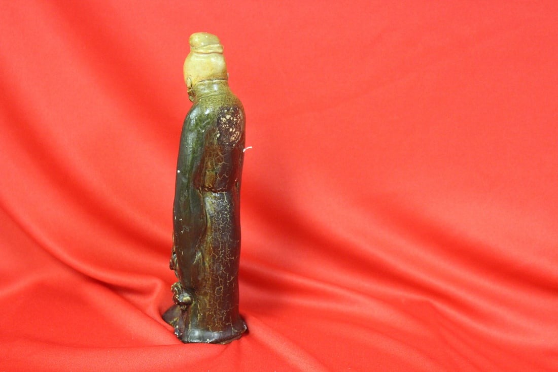 An Old Ceramic Chinese Figurine - 3