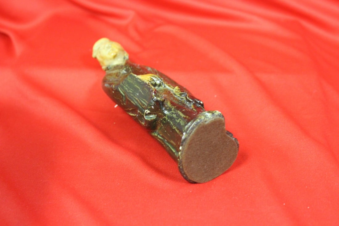 An Old Ceramic Chinese Figurine - 4