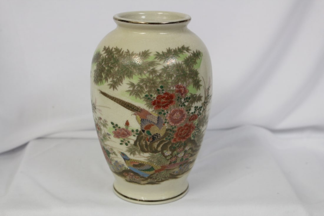 A Signed Japanese Vase: 6 1/2" tall