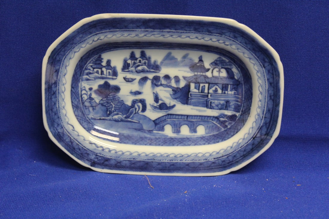 A Small Canton Dish: chinese export - 19th century - 7 5/8" across