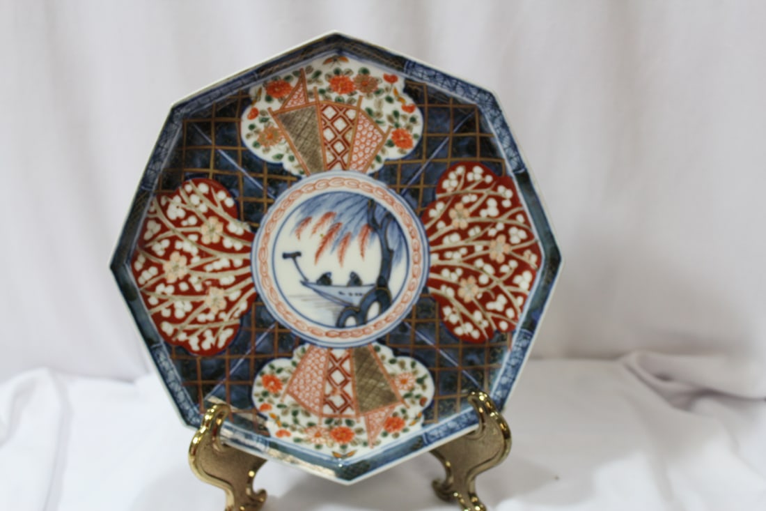 A Pair of Japanese Imari Octagon Plates - 2