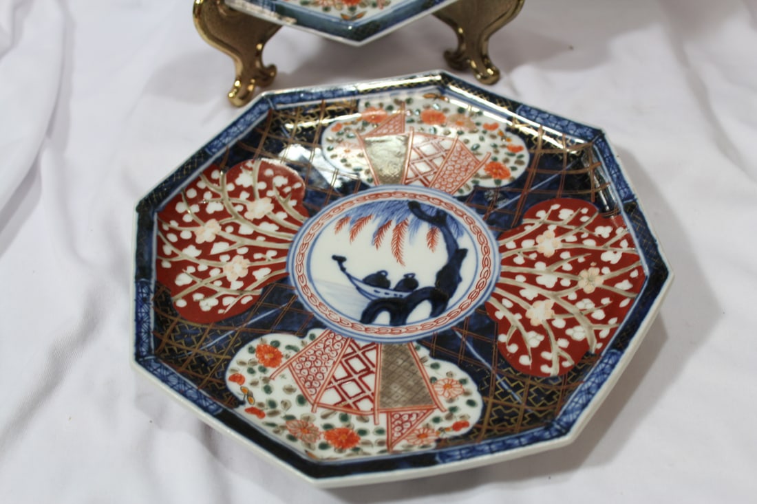 A Pair of Japanese Imari Octagon Plates - 3