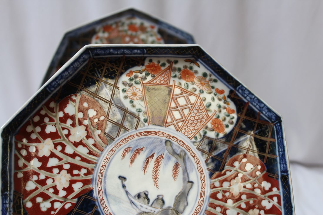 A Pair of Japanese Imari Octagon Plates - 4