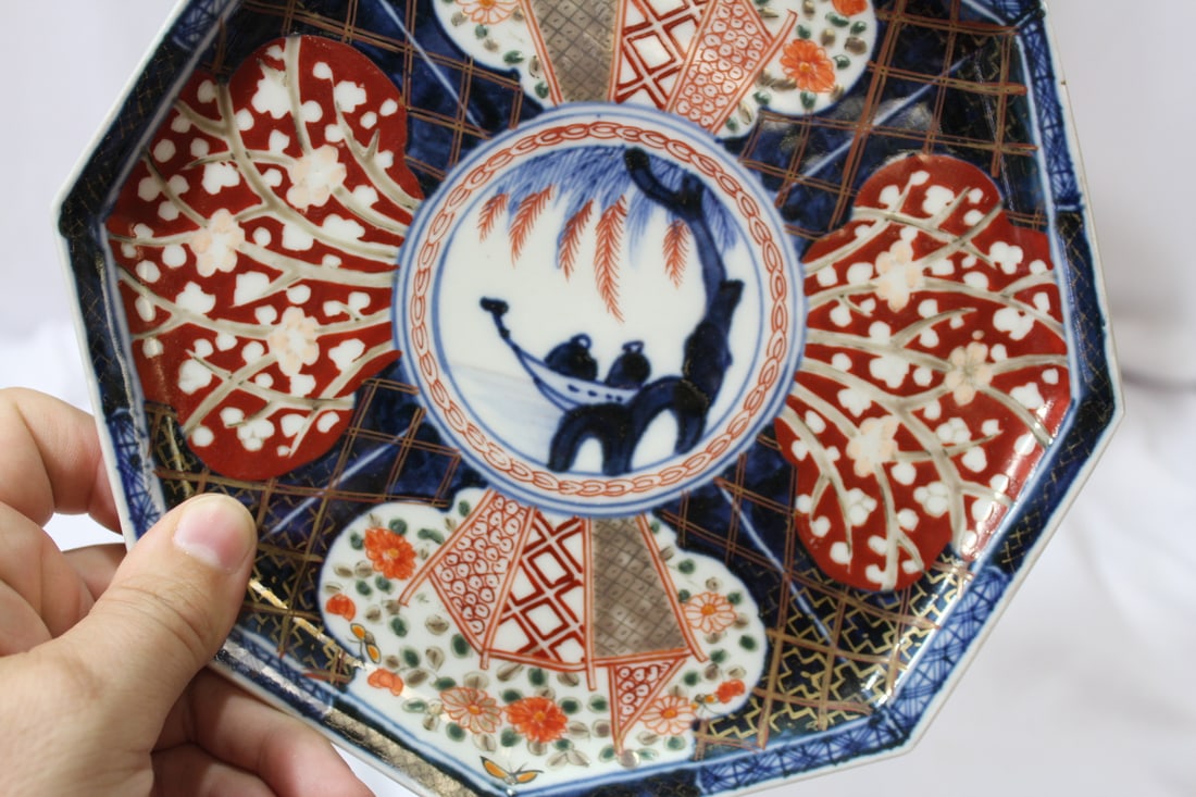 A Pair of Japanese Imari Octagon Plates - 5