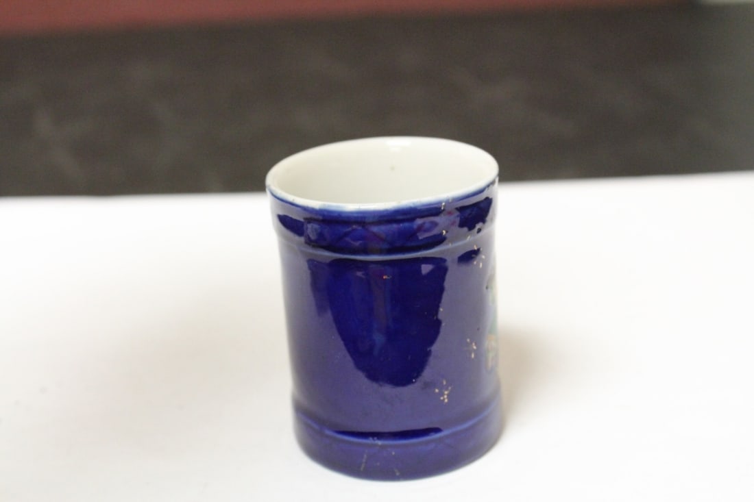 A Hand Painted Porcelain Figerual Cup - 2