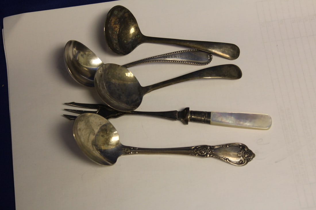 Loto f 5 Silverplated Spoons, Forks etc: as shown