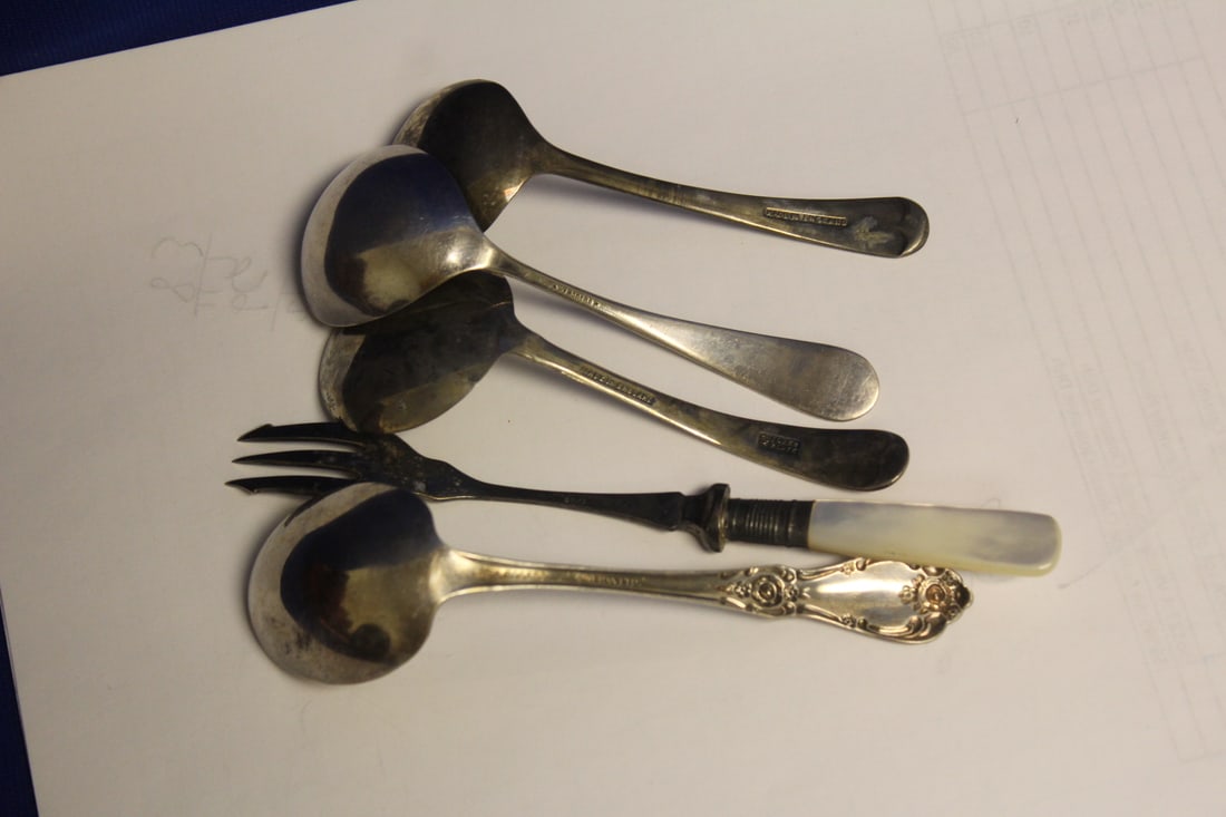 Loto f 5 Silverplated Spoons, Forks etc - 2