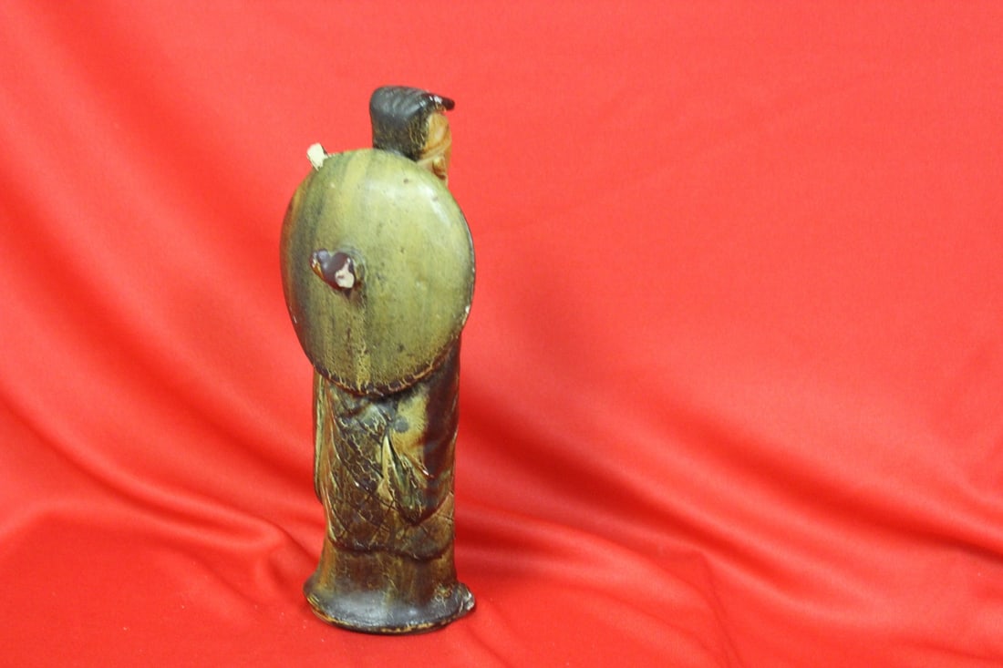 An Old Ceramic Chinese Figurine - 2