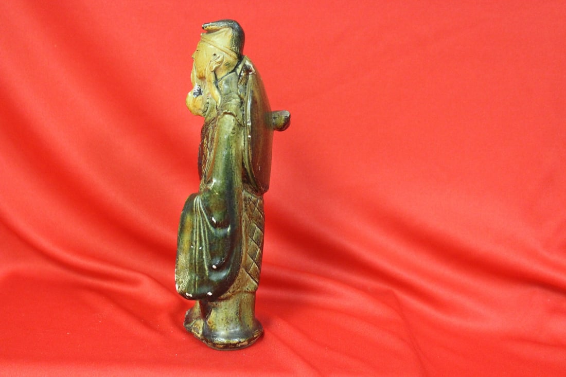 An Old Ceramic Chinese Figurine - 3