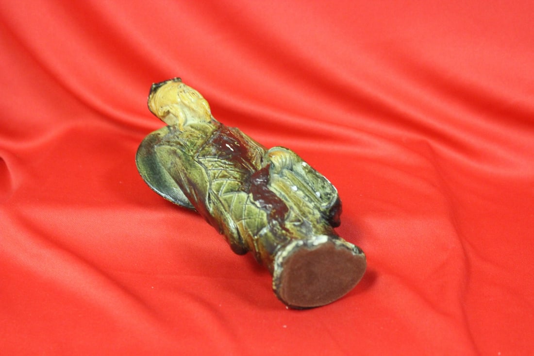 An Old Ceramic Chinese Figurine - 4