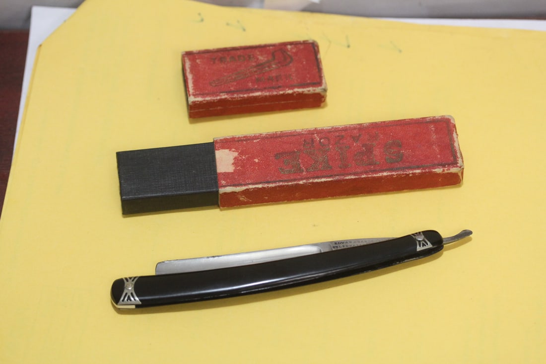 An Edward Braned Sheffield Razor - 9