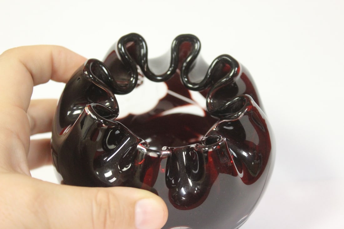 A Peach Bloom Cut Glass Bowl - 2