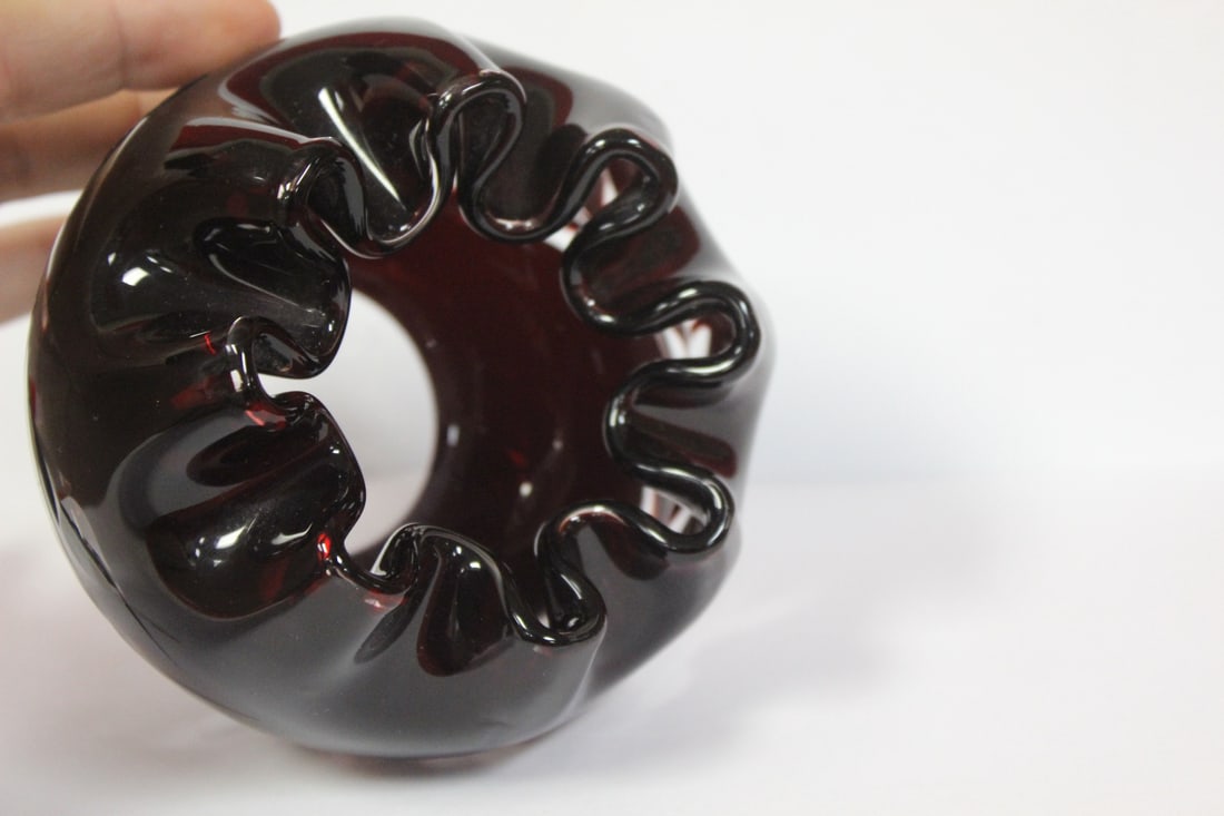 A Peach Bloom Cut Glass Bowl - 5