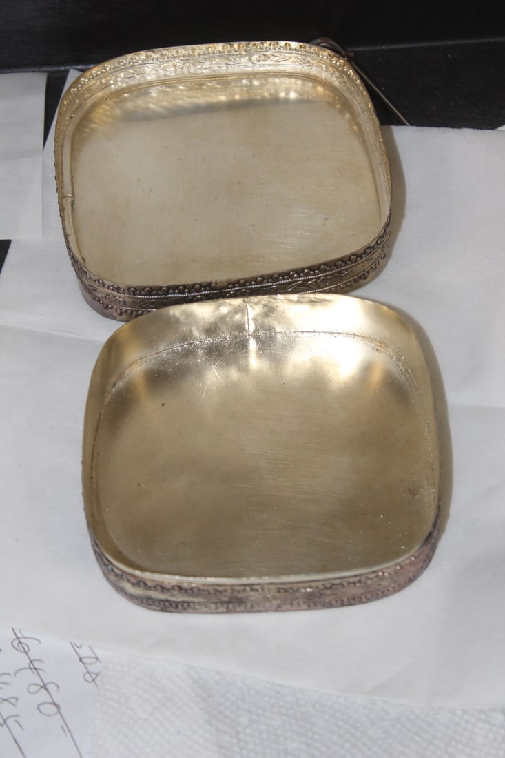 Chinese Porcelain and Metal Trinket Box - 5