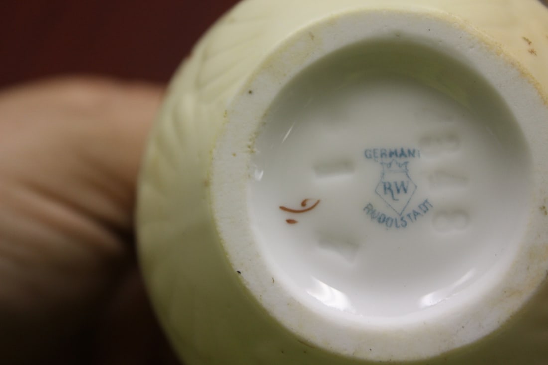 An Antique Rudolstadt Porcelain Creamer - 3