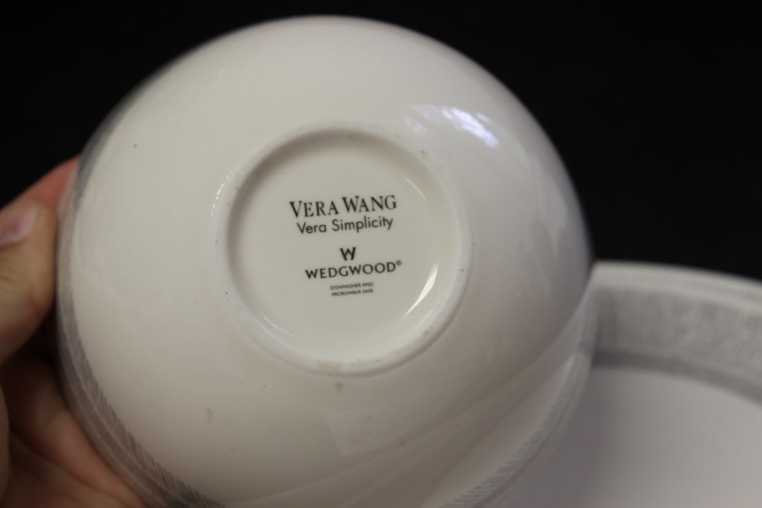 A Vera Wang Wedgwood Plate Set - 3