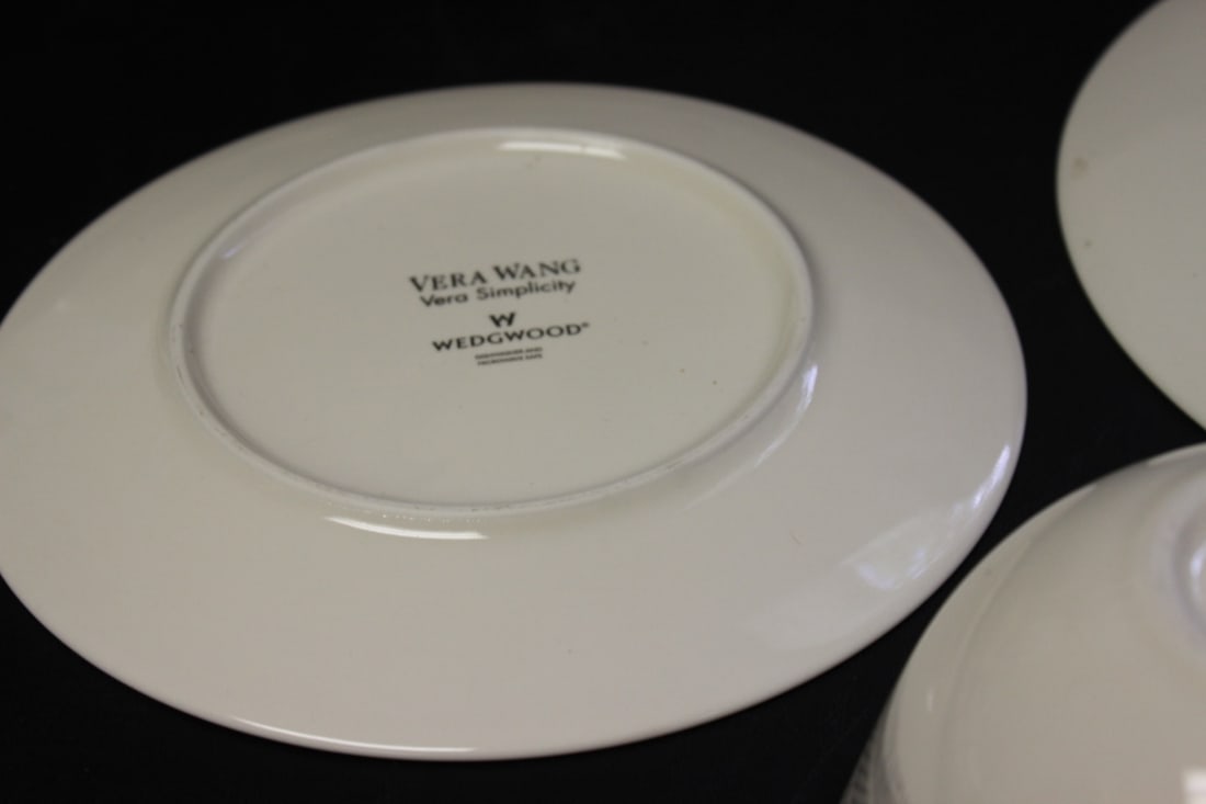A Vera Wang Wedgwood Plate Set - 4