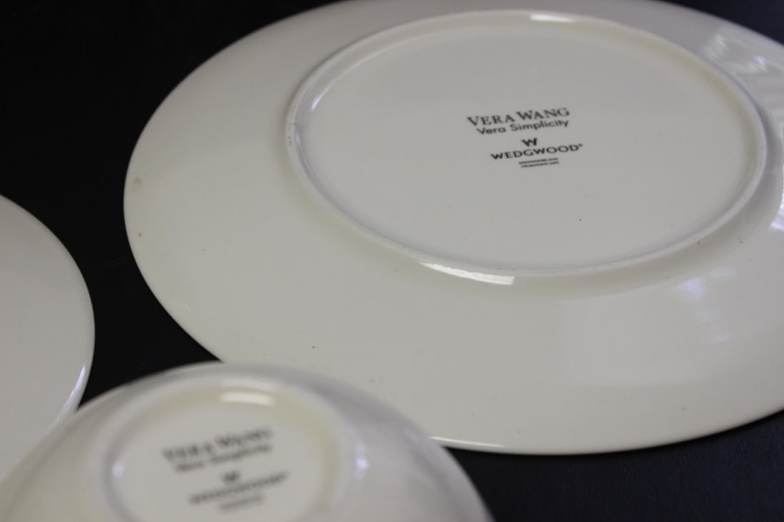 A Vera Wang Wedgwood Plate Set - 6