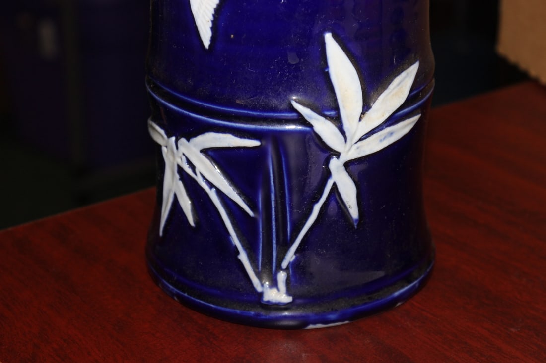 A Chinese/Japanese/Asian Porcelain Cylinder Vase - 2