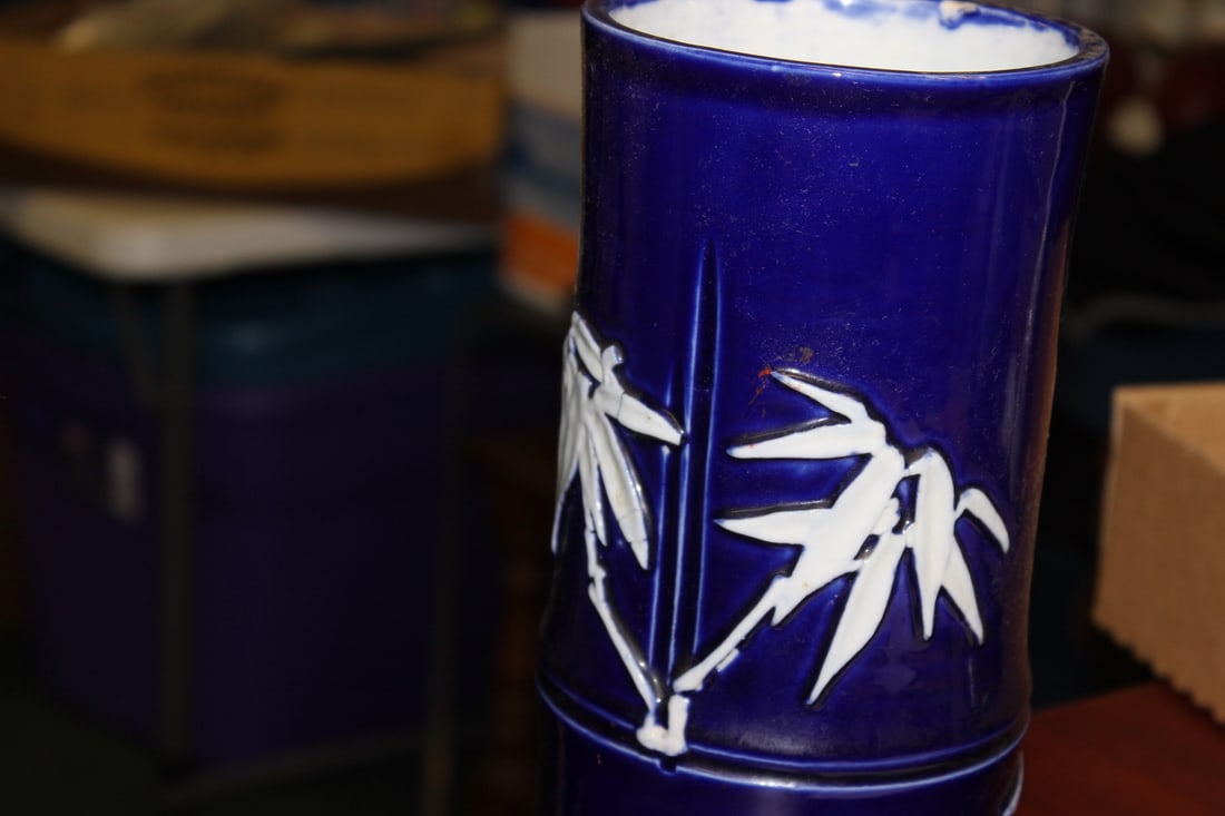 A Chinese/Japanese/Asian Porcelain Cylinder Vase - 5