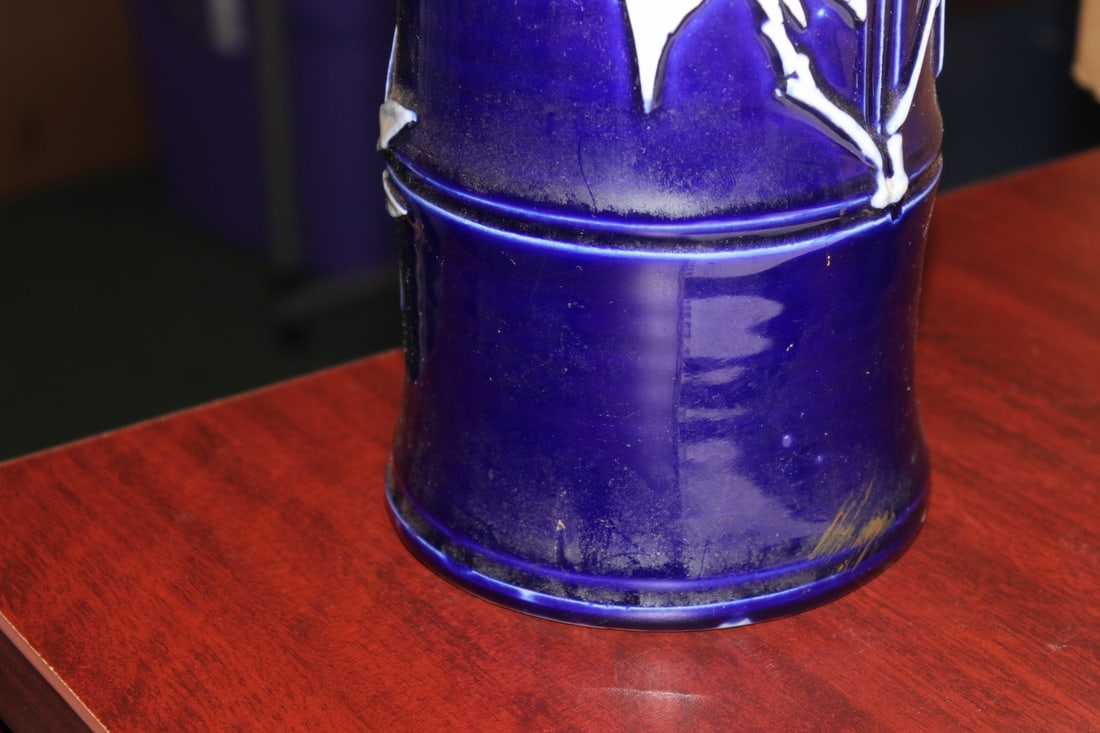 A Chinese/Japanese/Asian Porcelain Cylinder Vase - 6