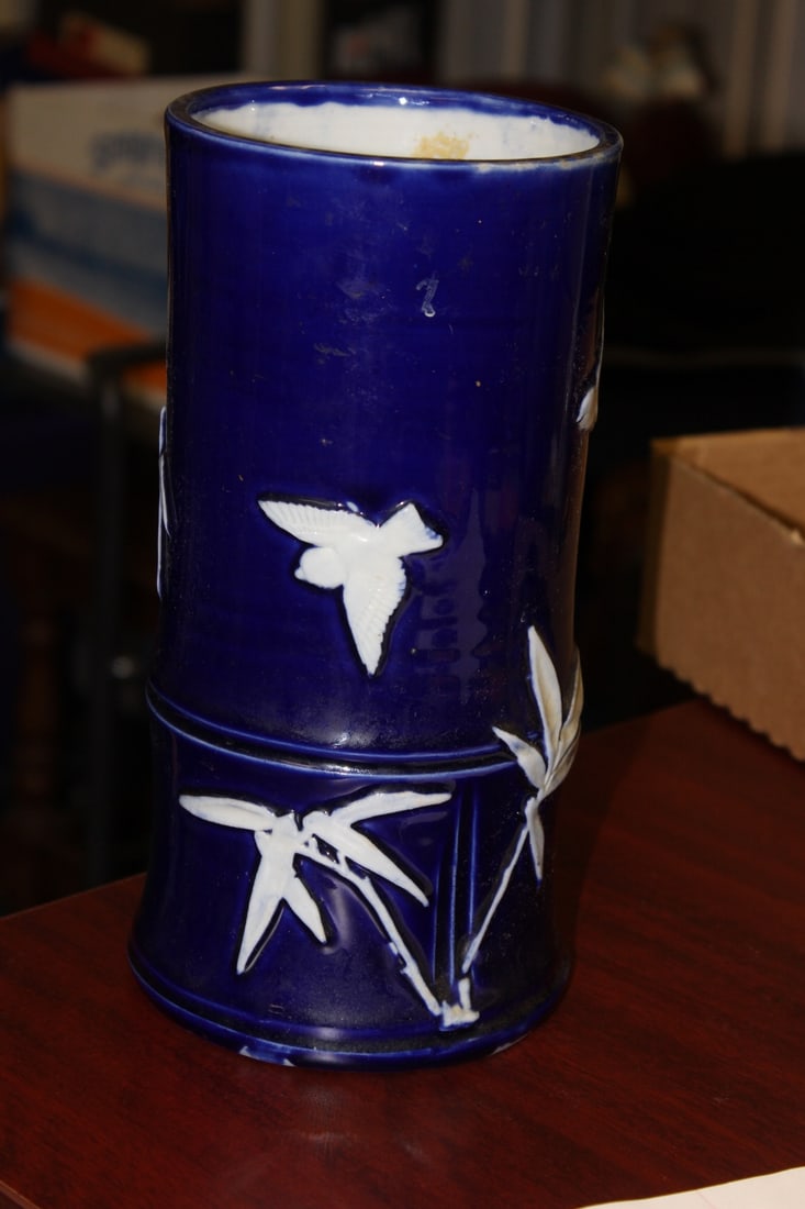 A Chinese/Japanese/Asian Porcelain Cylinder Vase - 8