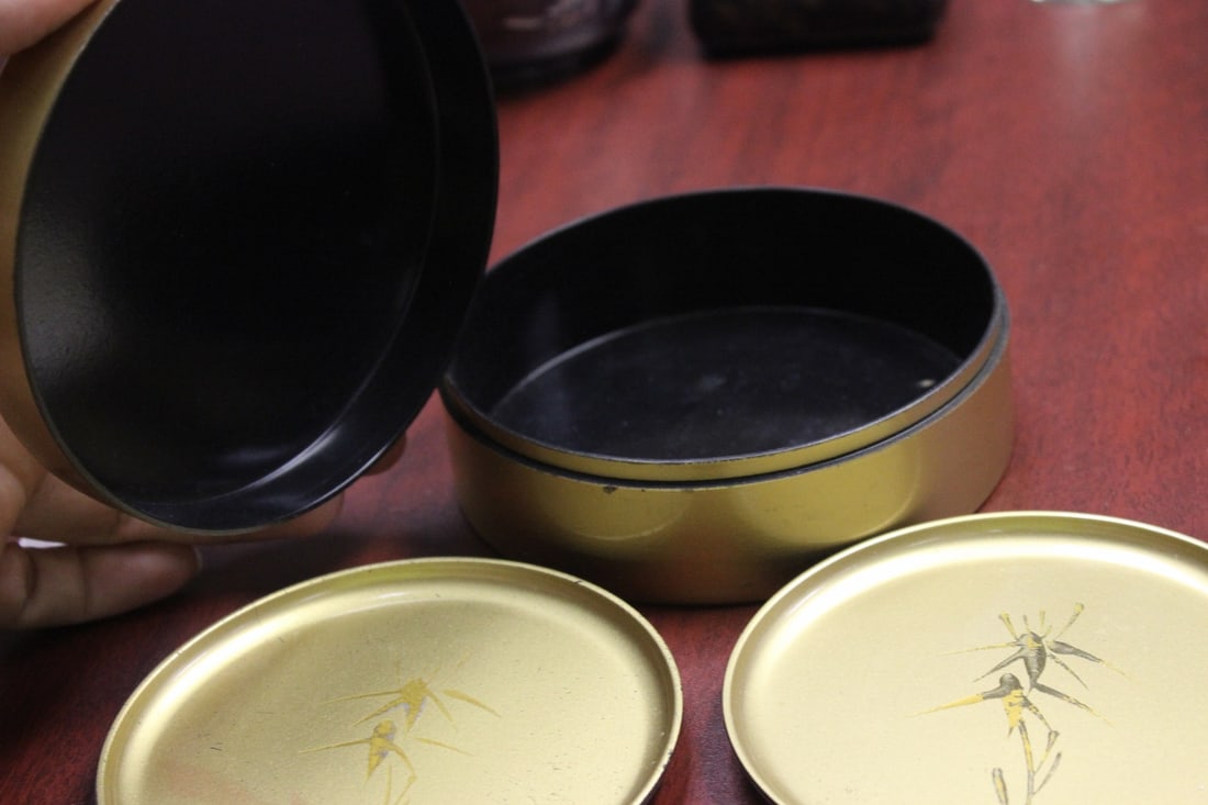 A Japanese Lacquer Round Box - 2