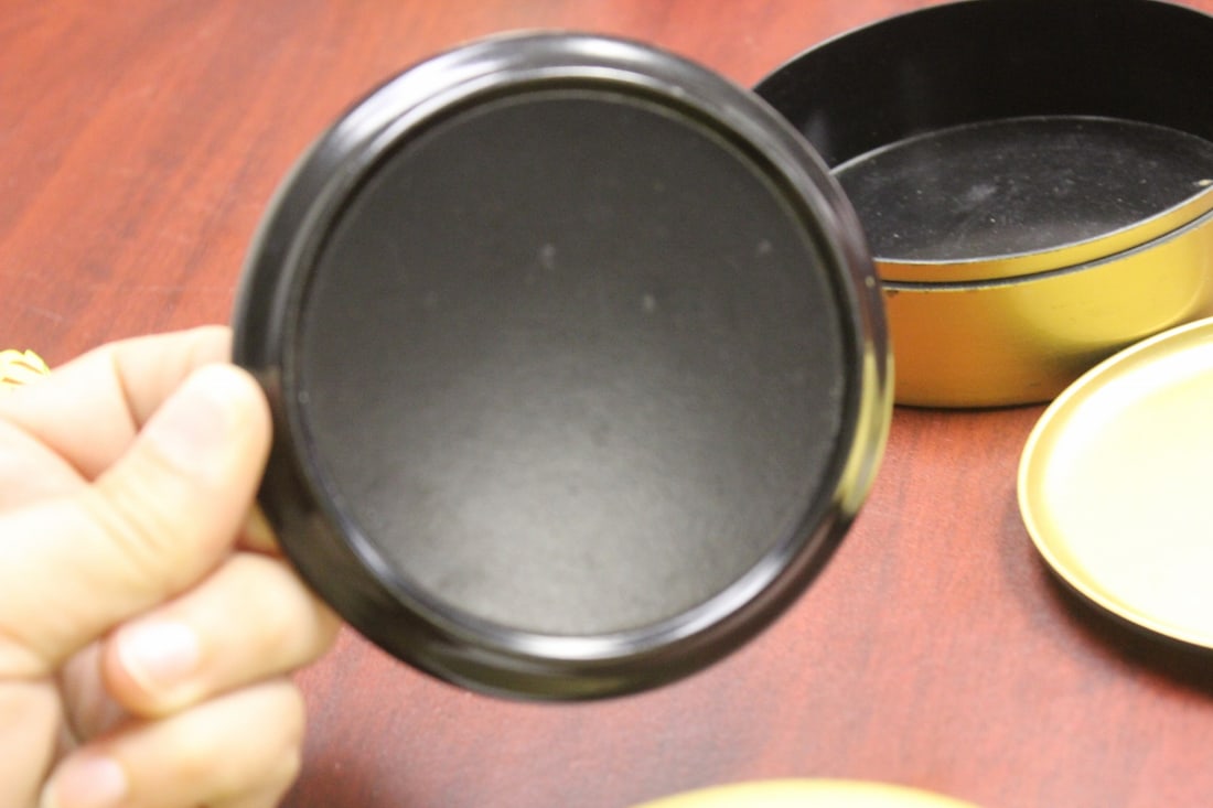 A Japanese Lacquer Round Box - 3