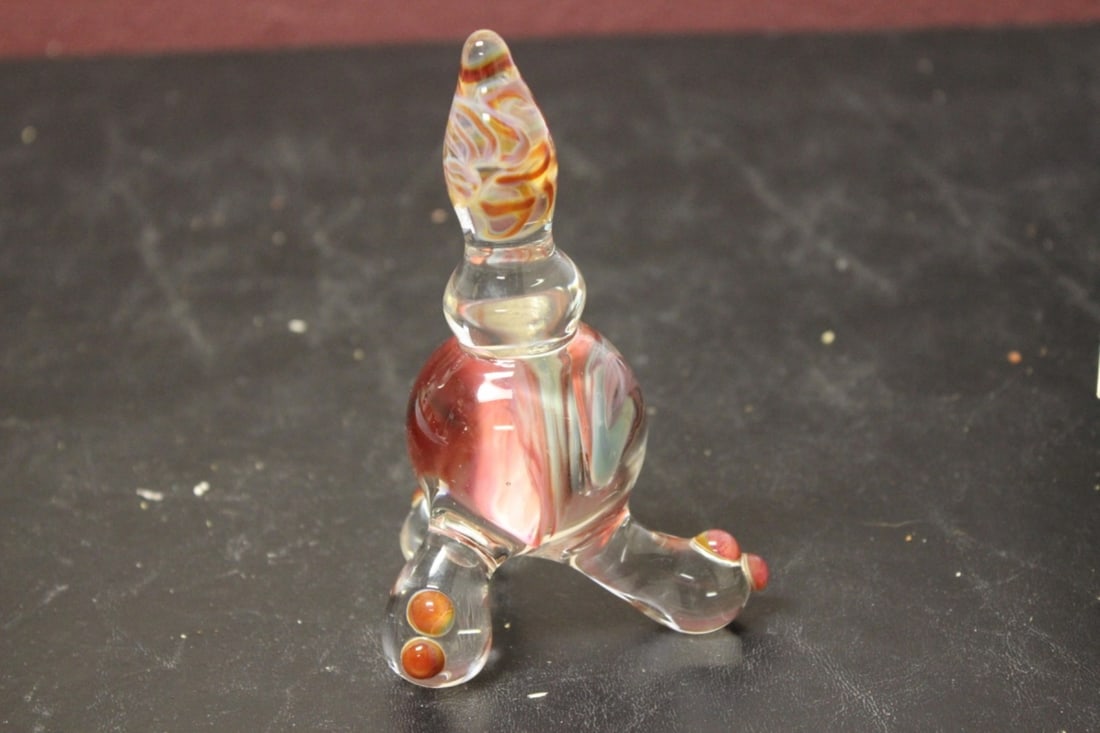 A 3 Legged Art Glass Ornament - 4