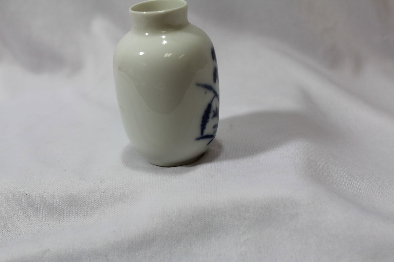 A Blue And White Chinese Small Vase - 5